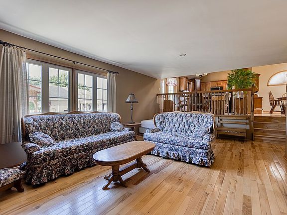 4th image of 1297 Greenbriar Ct