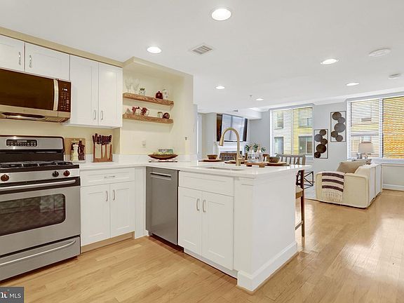 3rd image of 1201 N Garfield St APT 612