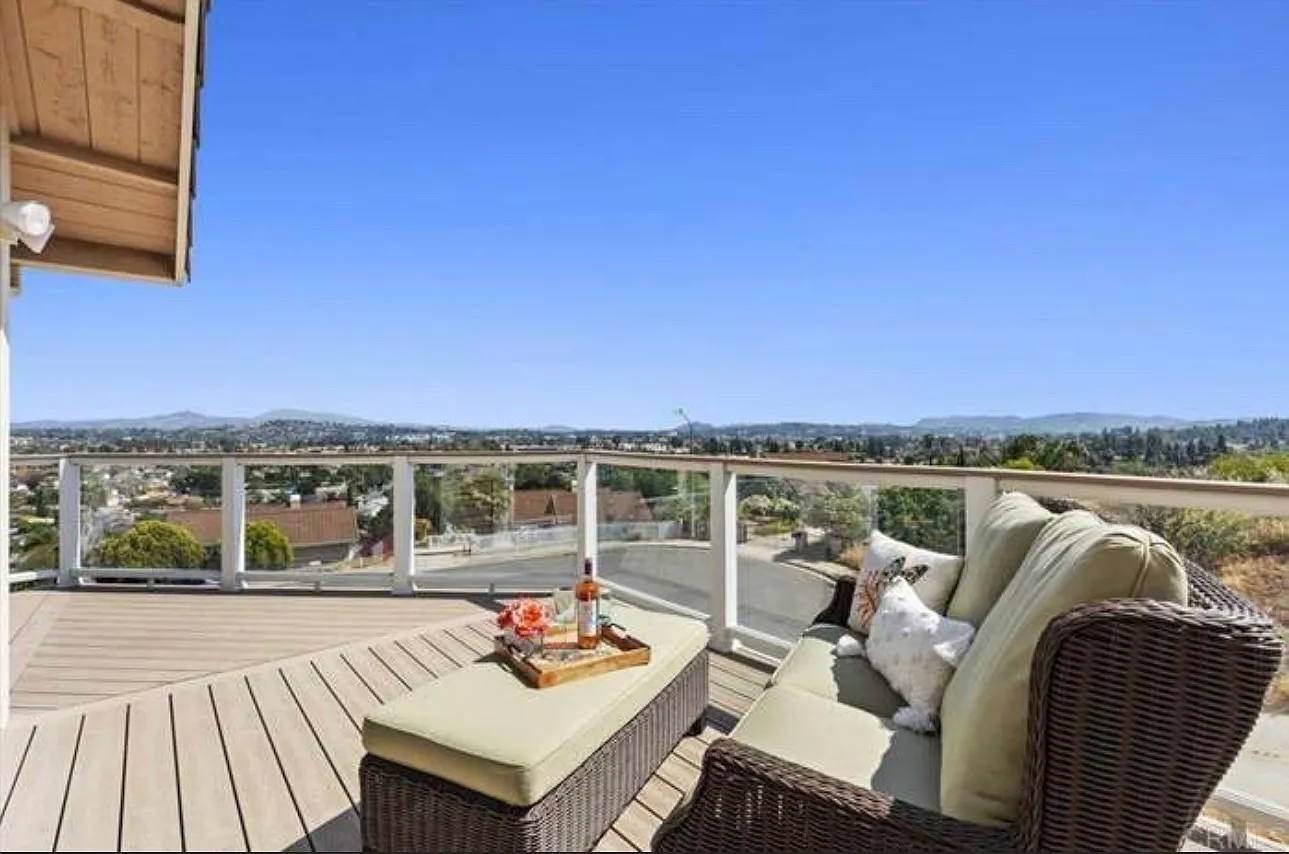 3 bed, 1378 sqft, $3,990 — Photo 3