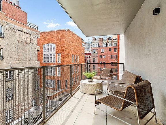 3rd image of 185 Grand St APT 5D
