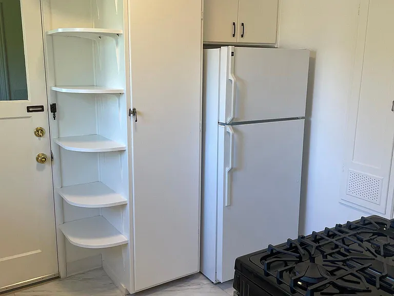 211 E Santa Inez Ave #6 — Photo 4
