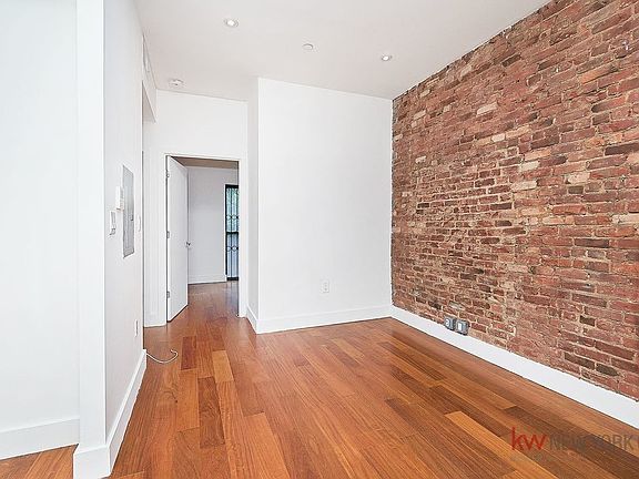 5th image of 315 E 10th St APT 2F