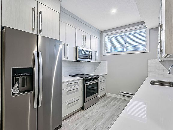 4th image of 153B Creekside Dr SW #B