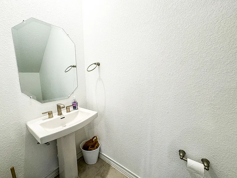 2904 Bronx Dr — Photo 12