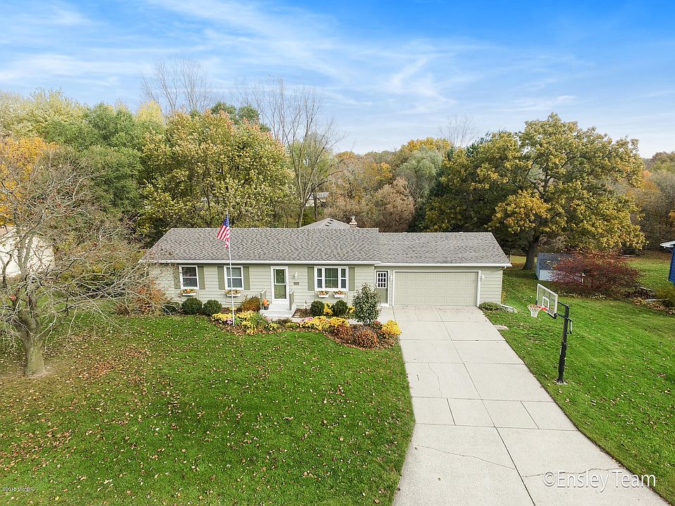 1st image of 745 Easthill Dr NE