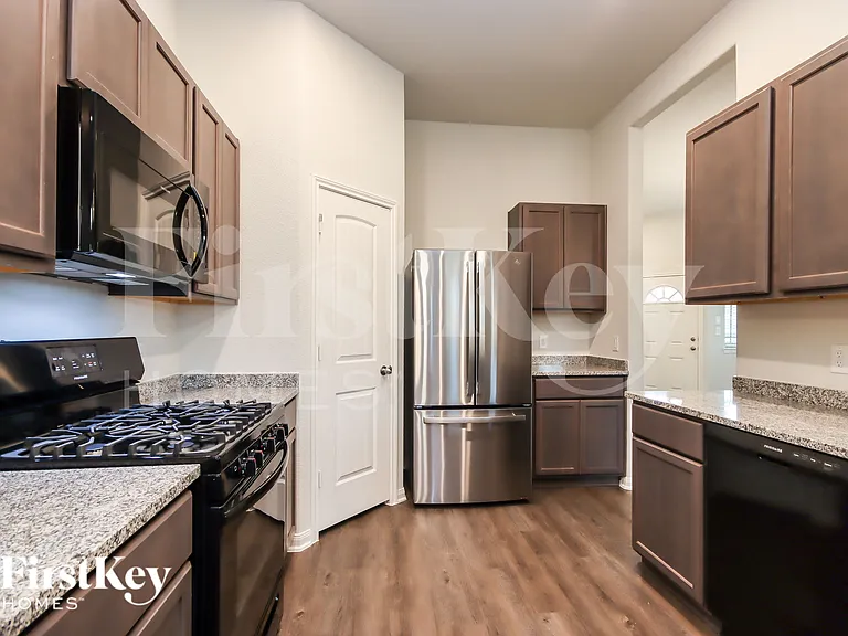 11024 Patriot Ct — Photo 6