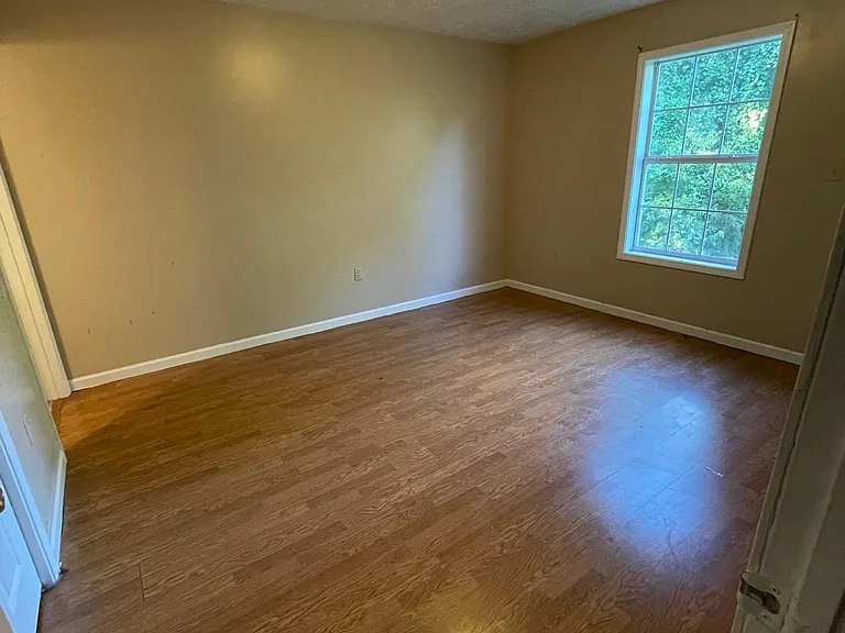1006 Dr Charles Johnson Ave — Photo 7