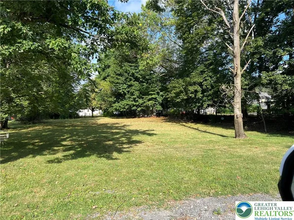 Utica Ave, Wind Gap, PA 18091