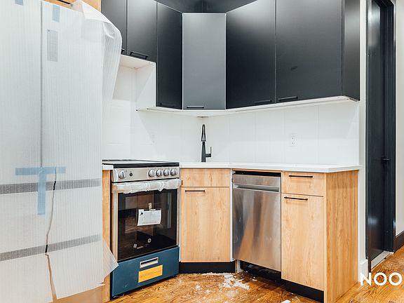 3rd image of 893 Willoughby Ave #2D