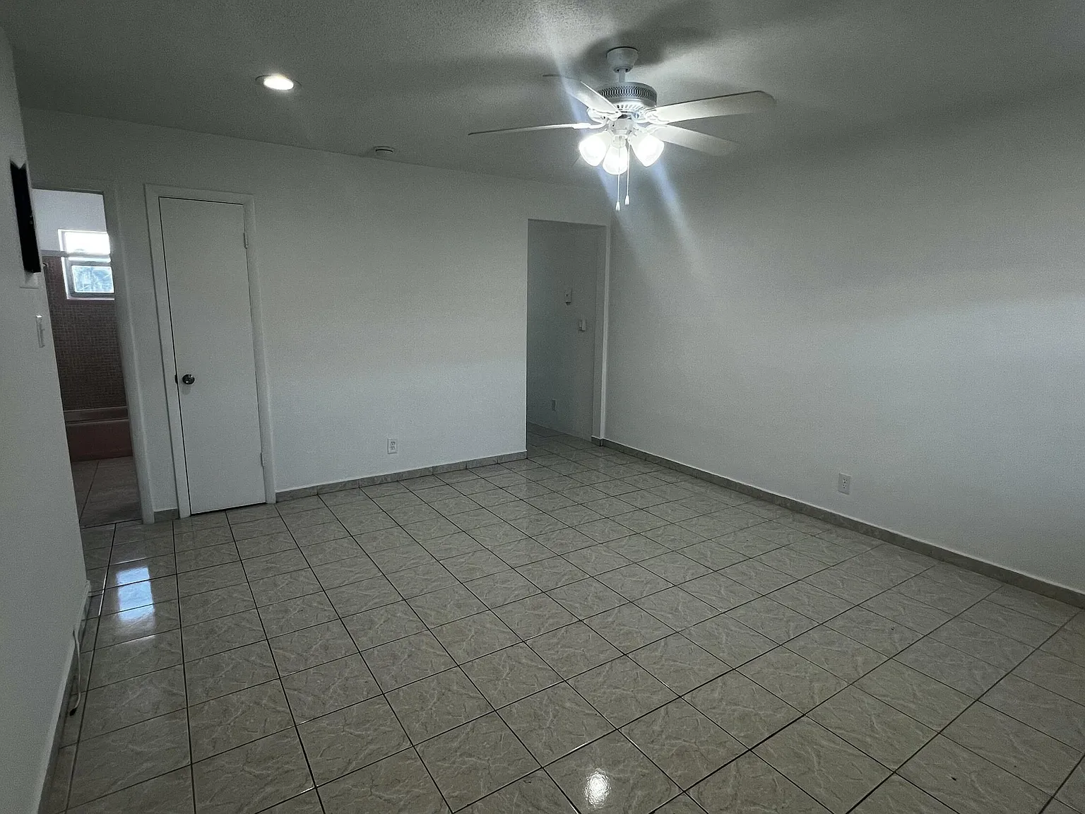 2 bed, 1.0 bath, 690 sqft, $1,550 — Photo 3