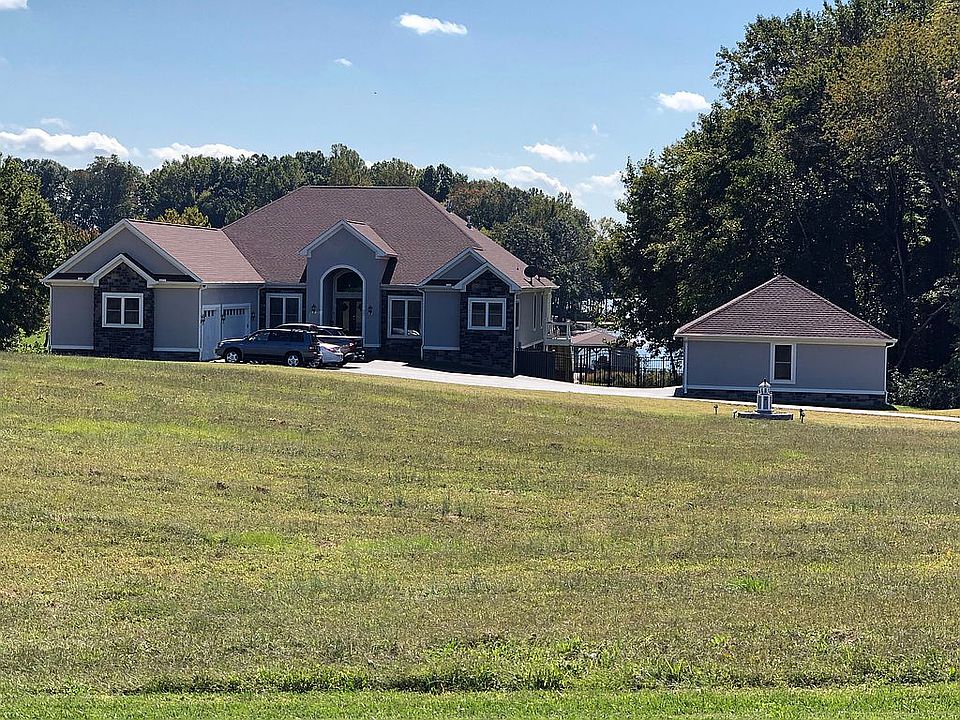 1st image of 80 Waterview Dr