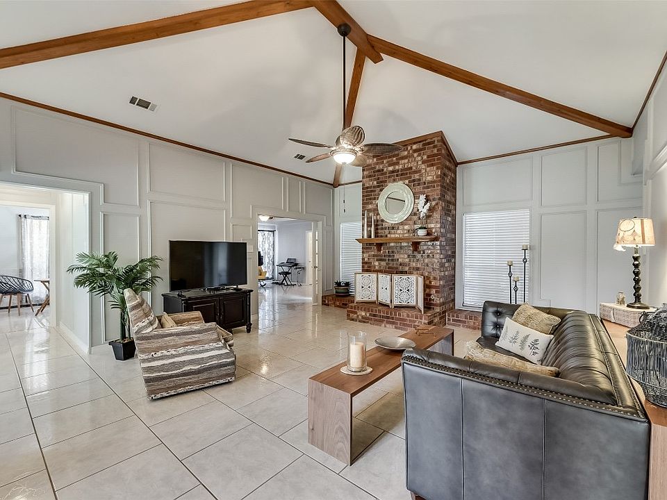 1st image of 4305 Los Robles Dr