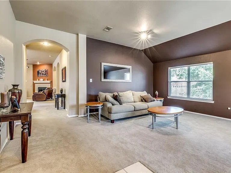 5913 Dustin Trl — Photo 3