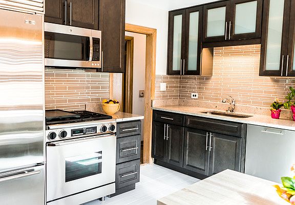 3rd image of 7528 W Palatine Ave
