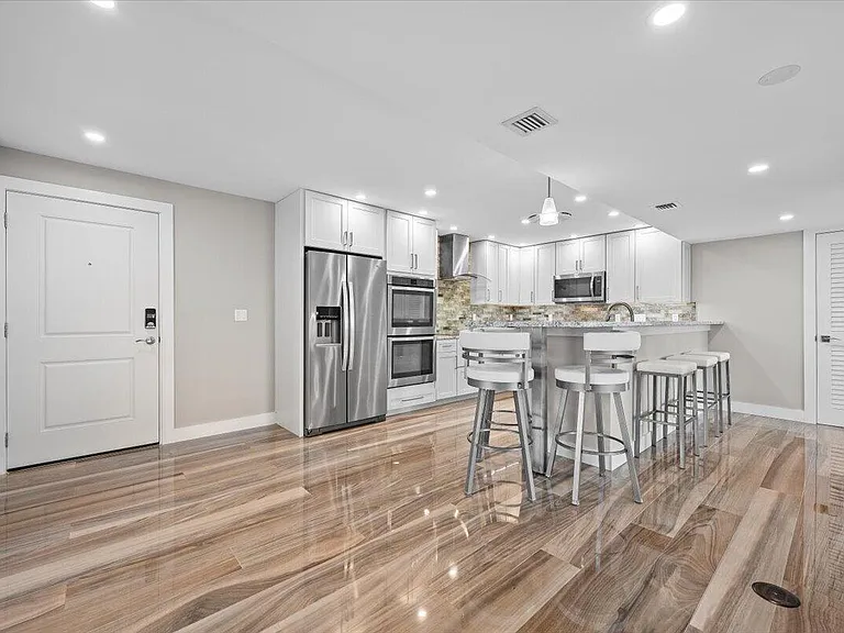 911 Ocean Dr #601 — Photo 14
