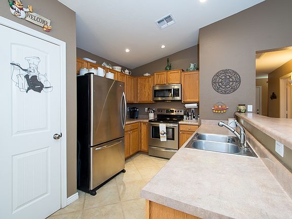3rd image of 3118 W Santa Cruz Ave
