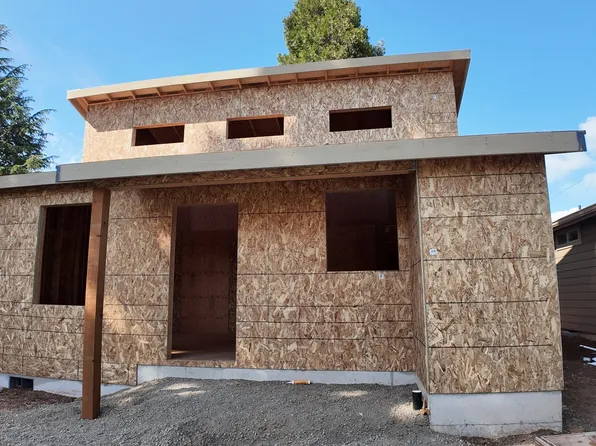 12288 Meadowlawn Dr, Oregon City, OR 97045