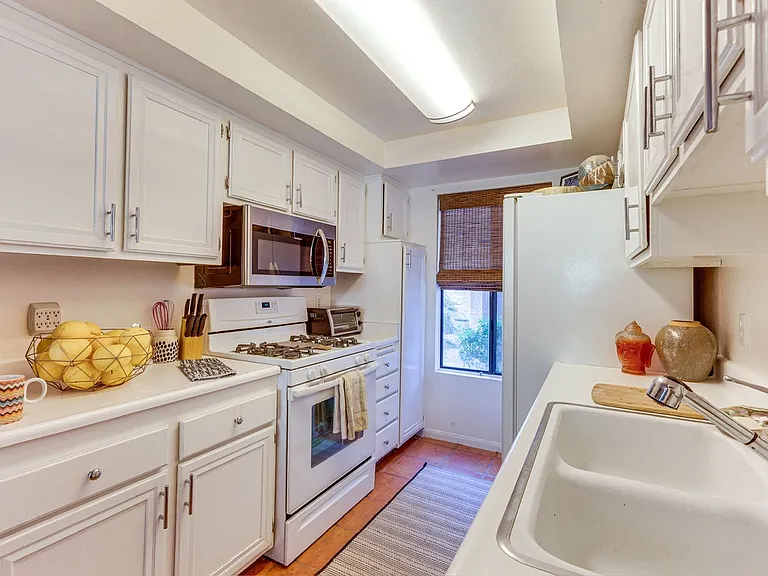 2170 S Palm Canyon Dr #16 — Photo 3