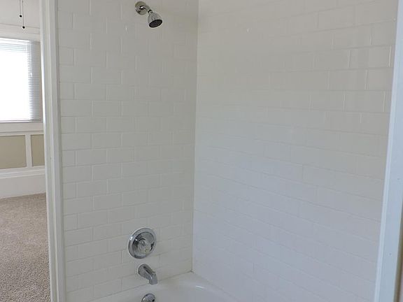 2nd image of 1115 22nd St APT 3