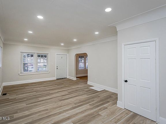 4th image of 4124 Walker Ave