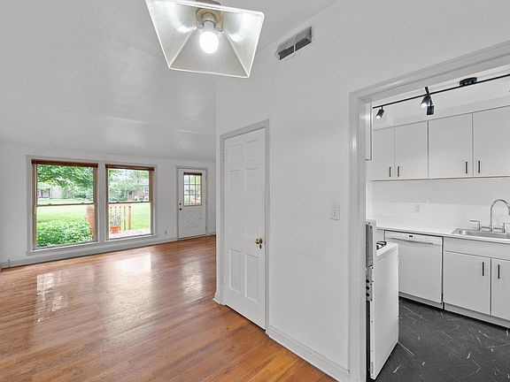 5th image of 3425 Norwood St