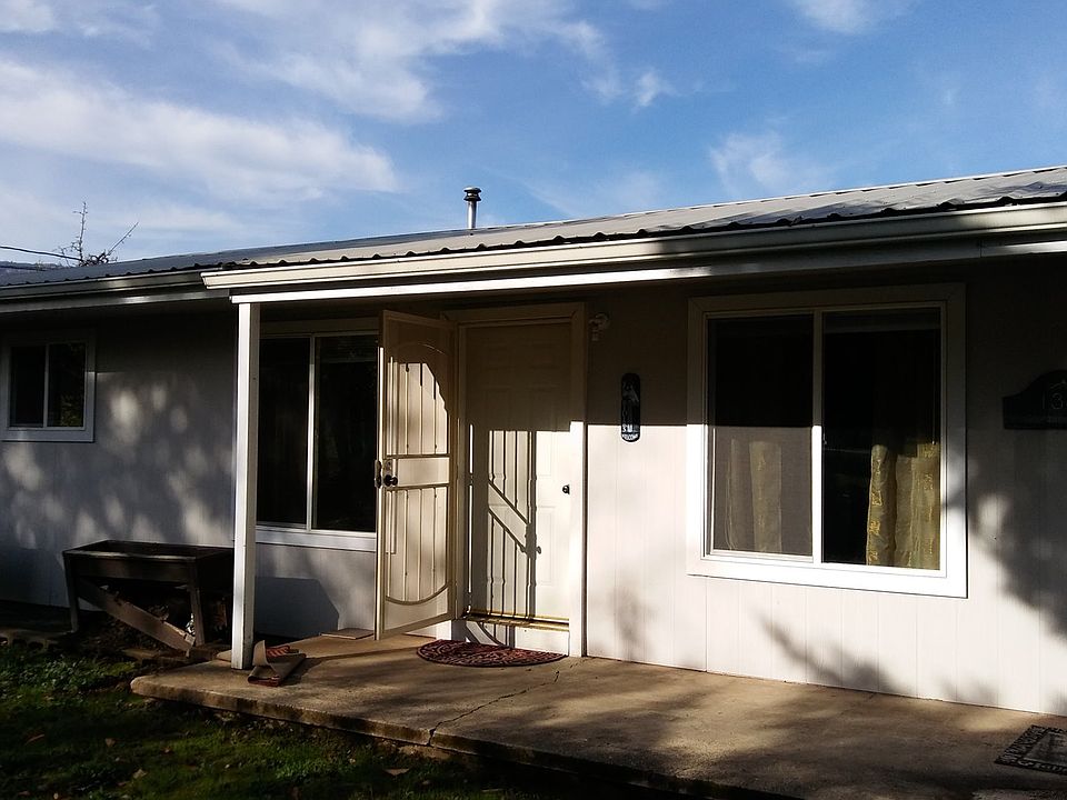 2nd image of 930 NE Jenny Ln