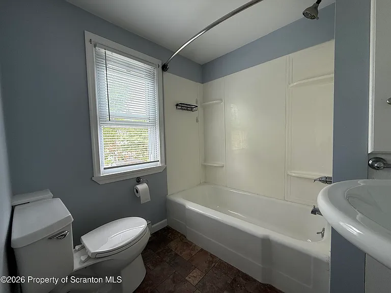 627 Sherwood Ave — Photo 7