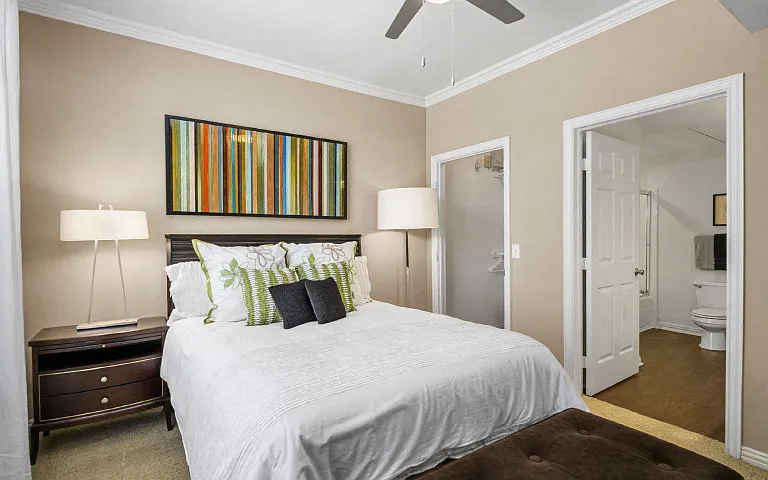 Lanesborough Apartments — Photo 15