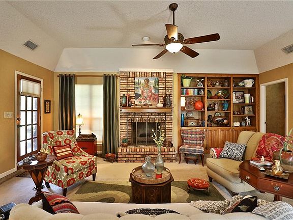 3rd image of 2532 Crestline Dr