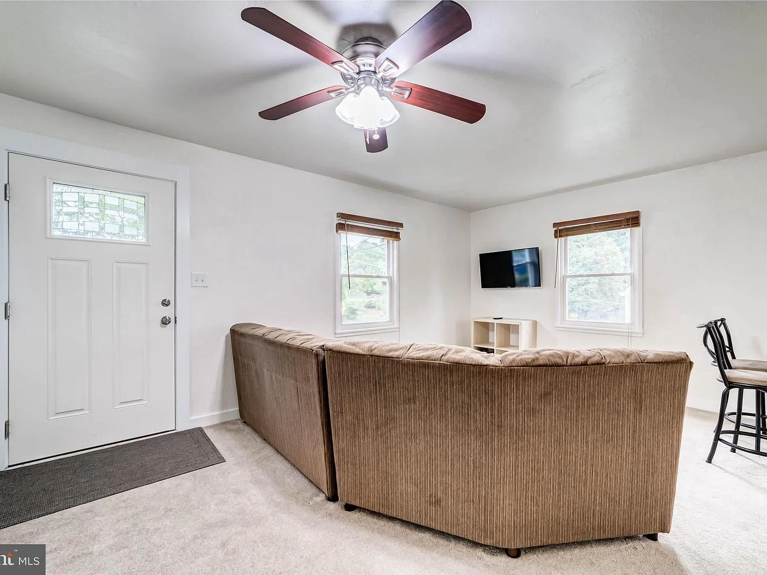 4 bed, 1212 sqft, $2,900 — Photo 2