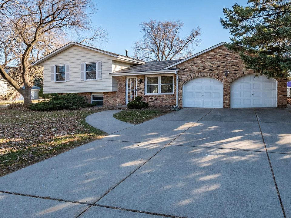 1st image of 1856 Carol Ln
