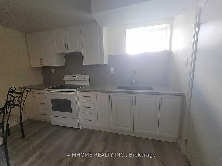 39 Candlebrook Cres — Photo 9