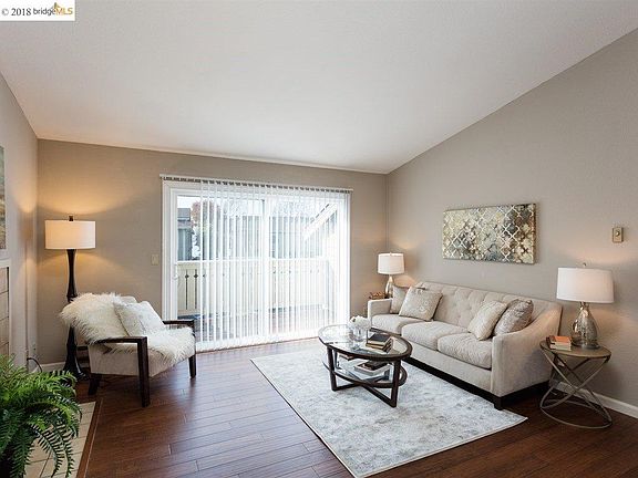 2nd image of 140 Lakeshore Ct
