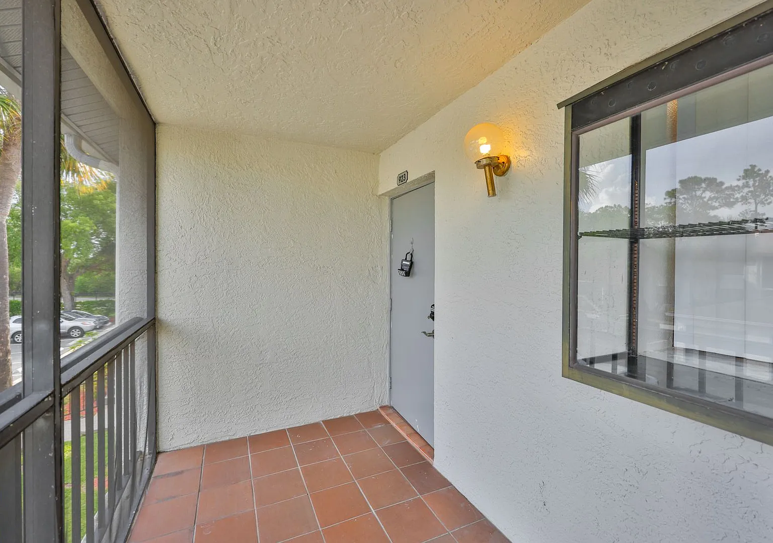 Move-In Special! Beautiful 2 Bedroom, 2 Bathroom Condo in a Gated Feather Sound Community — Photo 4