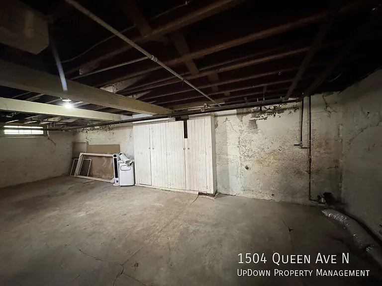 1504 Queen Ave N — Photo 29