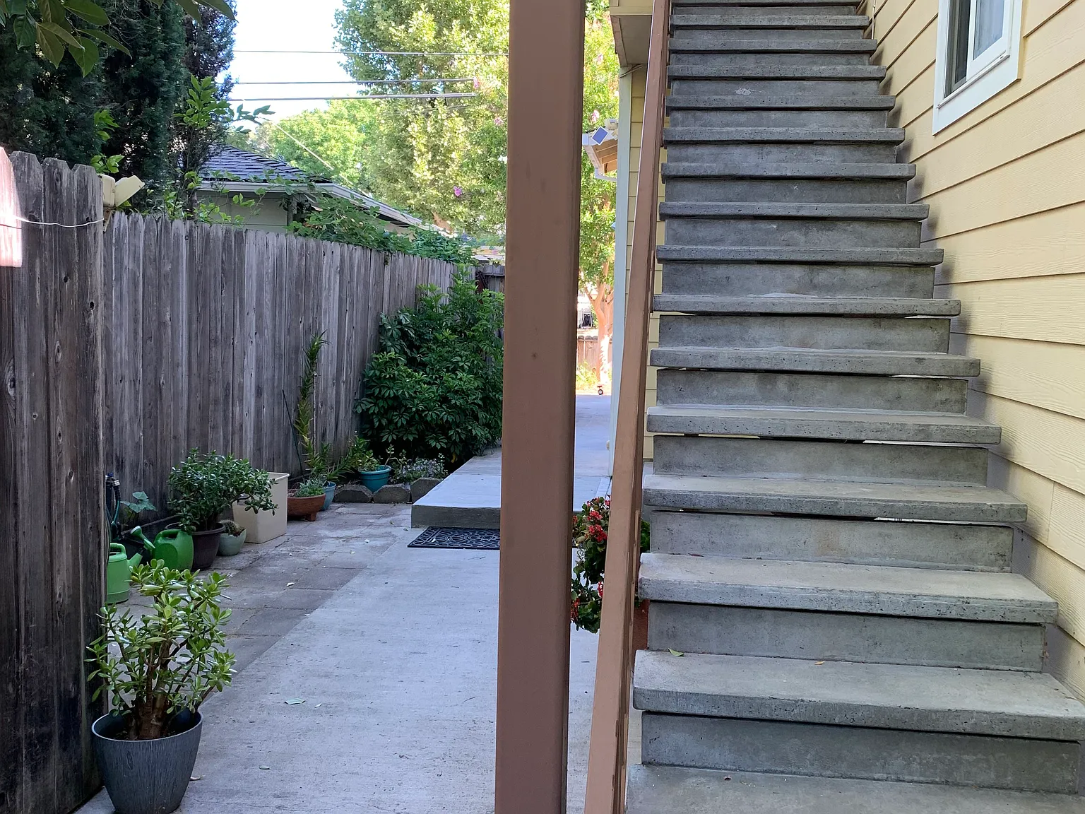 327 W Mill St — Photo 3