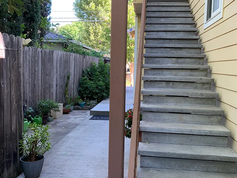327 W Mill St #B — Photo 3