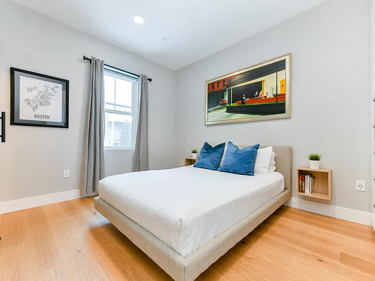 170 W Broadway #204 — Photo 13