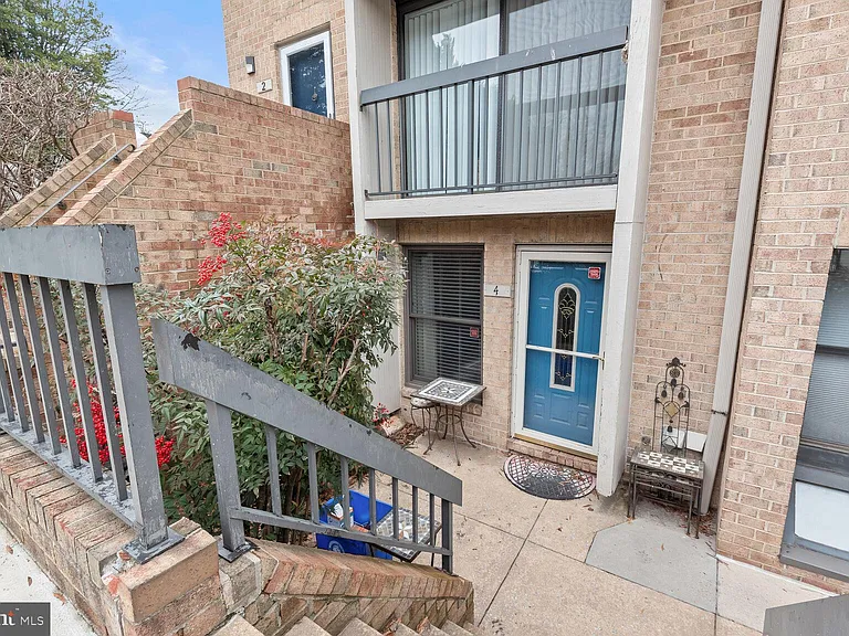 4 Dudley Ct #2 — Photo 3