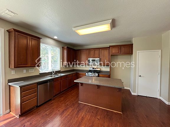 3rd image of 1252 Paddington Way