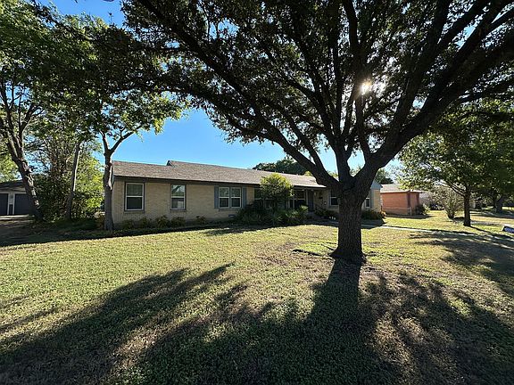 3rd image of 1729-1731 Mariposa Dr