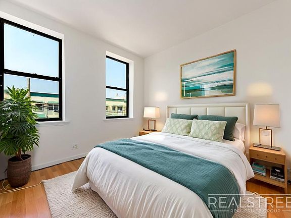 3rd image of 28 Macdougal St #1F