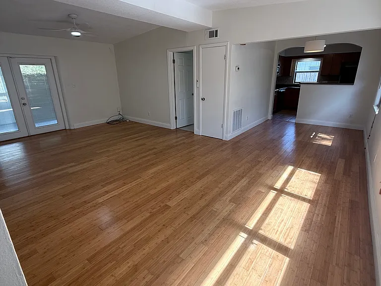 1324 Catalpa Ln — Photo 10