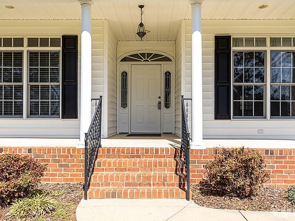 3rd image of 170 Ashford Dr
