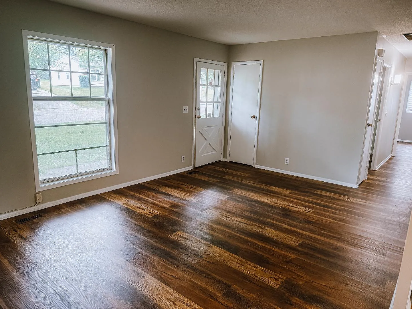 918 Skyline Dr — Photo 3