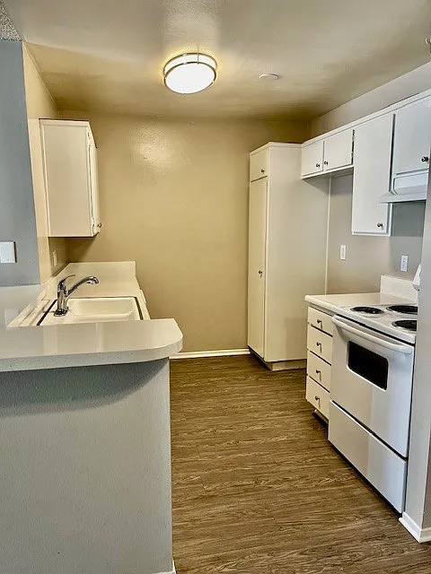 Taylor Garden Apartments — Photo 2