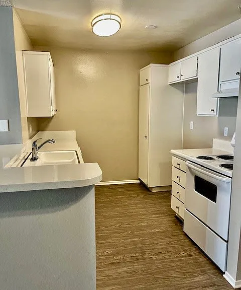 Taylor Garden Apartments — Photo 2