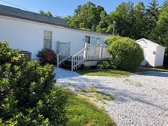 Immaculate remodeled spacious 3br-2ba home
