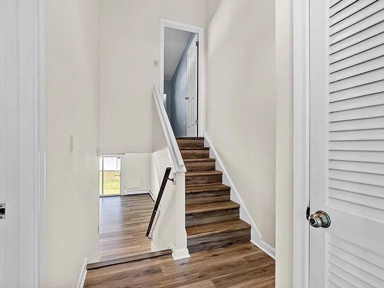 50 E Hill Rd #3L — Photo 7