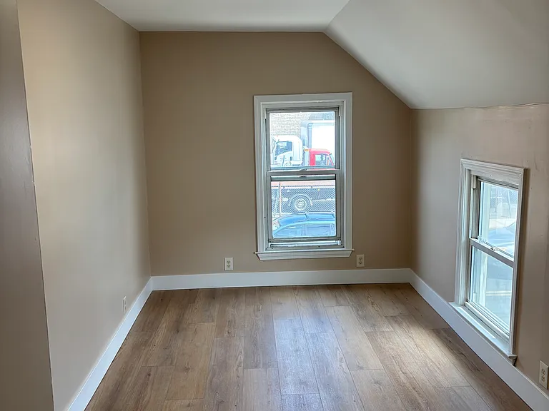 14 Sheridan St — Photo 6